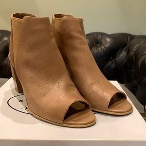 Steve Madden Ankle Booties 7.5 ON SALE!